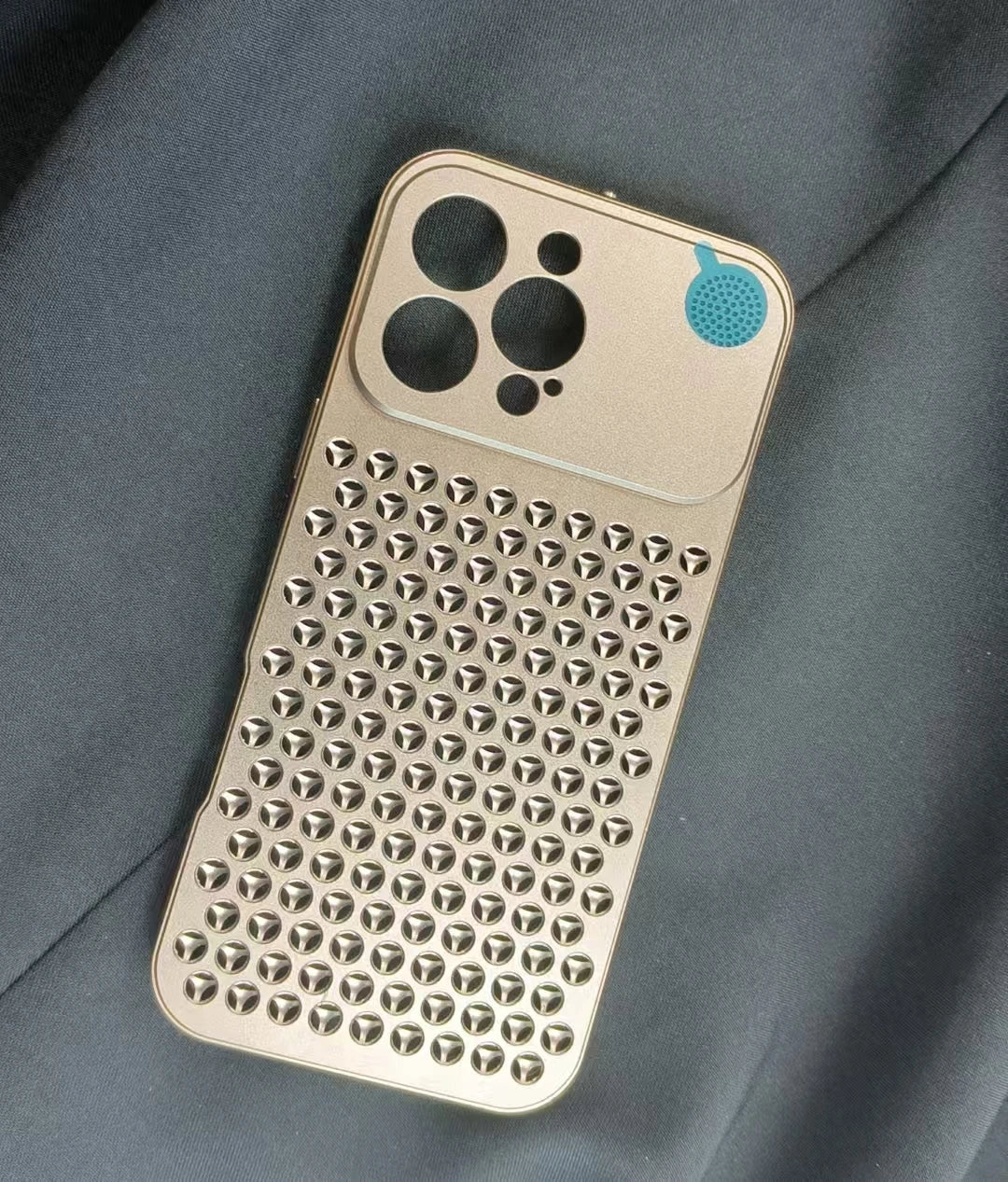 Metal aluminium Hollow Cooling Phone Case for iPhone 14 13 12 16 Pro Max 15 16 Plus Aromatherapy Diffuser Detachable Rear Cover