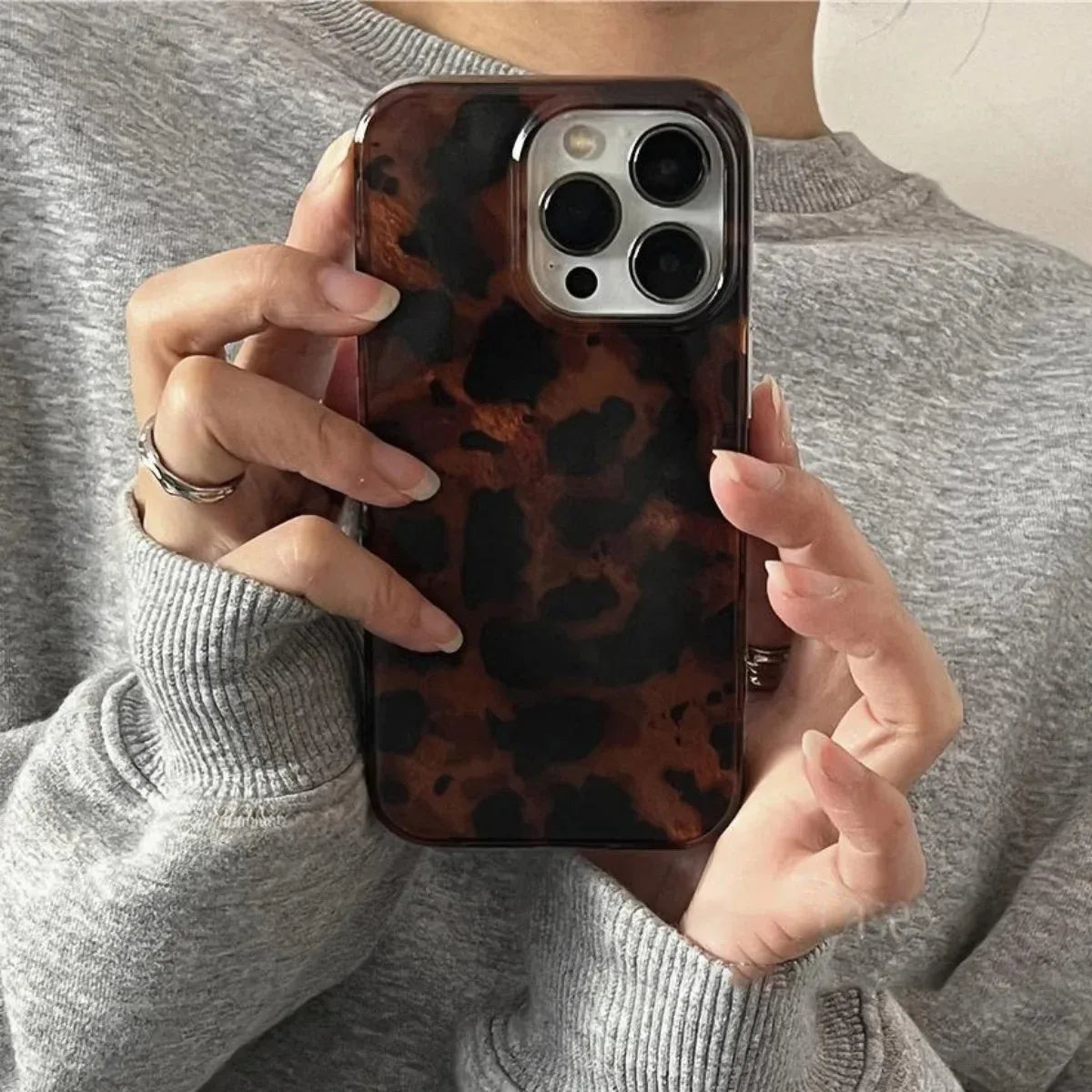 Retro Amber Texture Laser Phone Case For iPhone 17 16 Pro Max 15 14 13 12 11 XS XR 7 8 Plus 16E Stylish Leopard Print Soft Cover